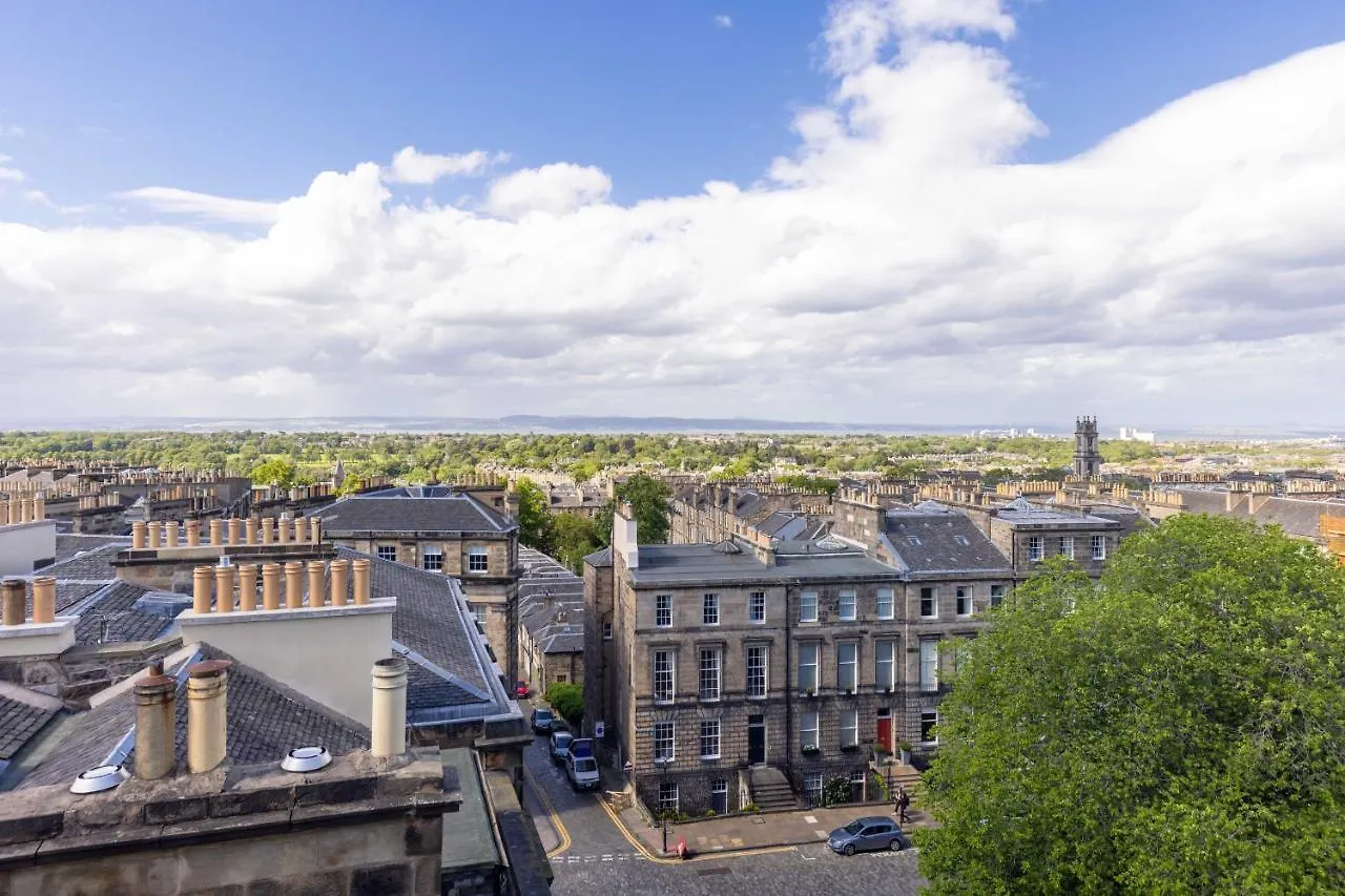 Ferienwohnung Joivy Beautiful Penthouse With Terrace & Jacuzzi Edinburgh Großbritannien