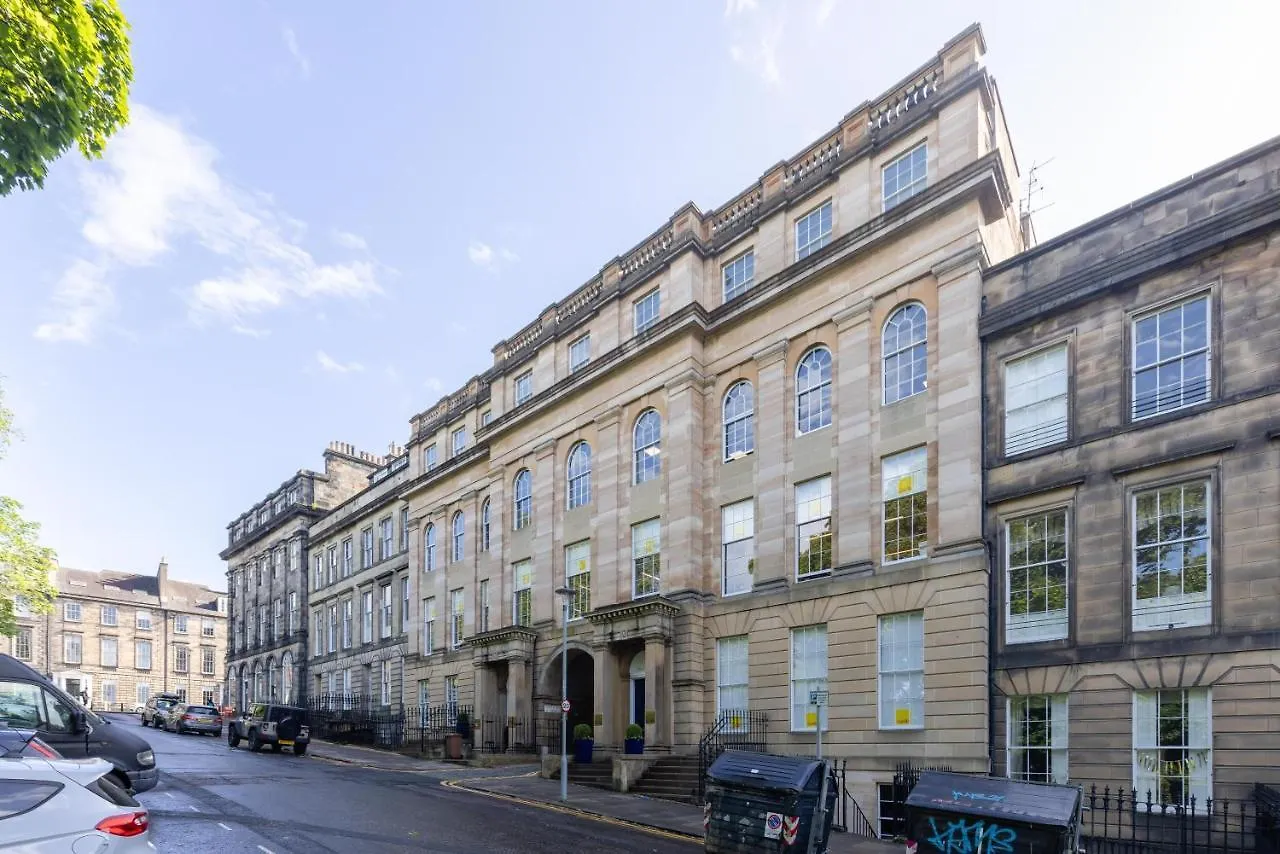 Apartment Ferienwohnung Joivy Beautiful Penthouse With Terrace & Jacuzzi Edinburgh Großbritannien