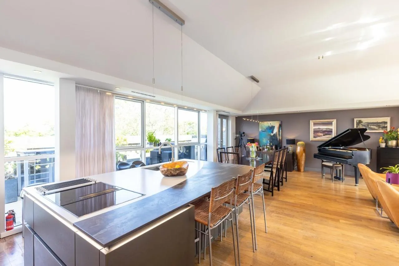 Ferienwohnung Joivy Beautiful Penthouse With Terrace & Jacuzzi Edinburgh